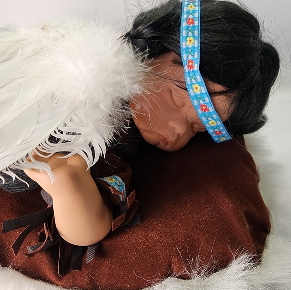 GOLDENVALE 1/2000 Native American Sleeping Baby Porcelain Doll on Pillow - Picture 7 of 10